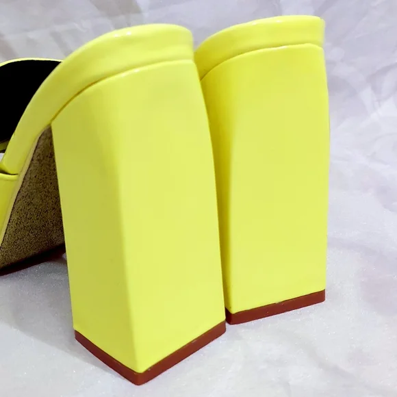 💛 Brand New Neon Yellow Pointed Toe Block Party Heels 💛 - Picture 5 of 8